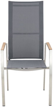 Moderner Gartensessel mit grauem Textilgewebe und Armlehnen aus Holz, Frontalansicht