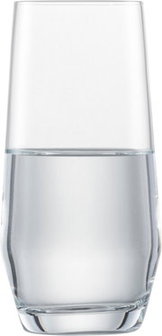 Transparenter Becher Pure mit Wasser, seitliche Perspektive