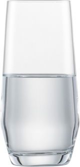 Transparenter Becher Pure mit Wasser, seitliche Perspektive