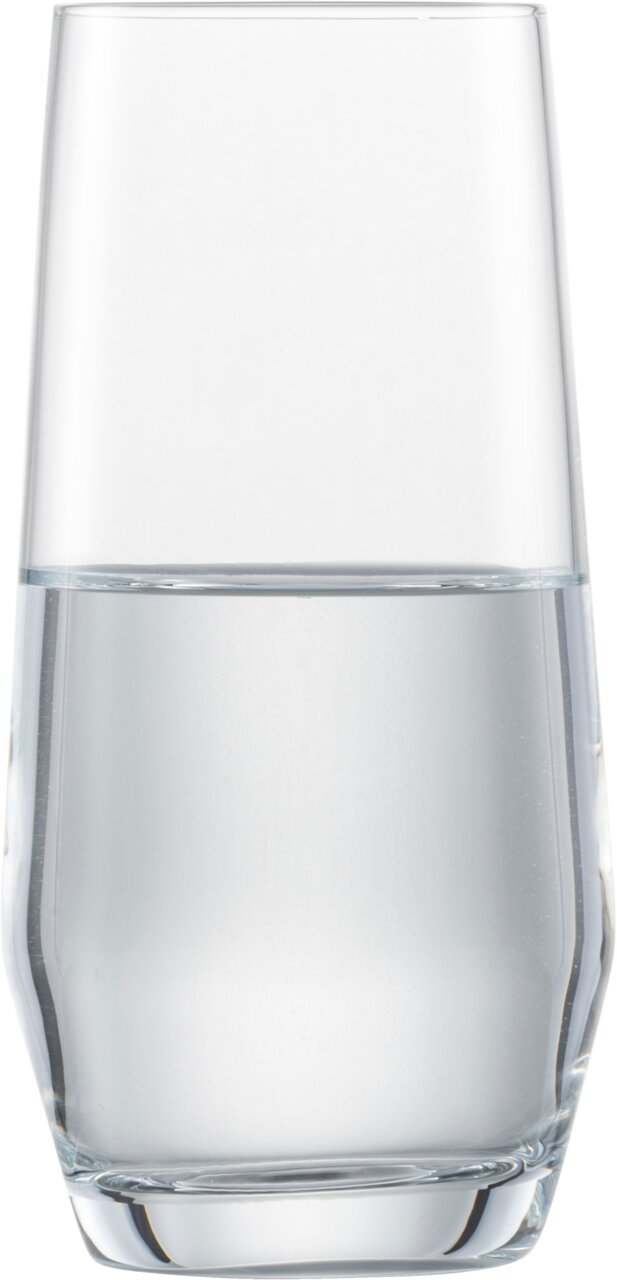 Transparenter Becher Pure mit Wasser, seitliche Perspektive