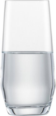 Transparenter Becher Pure mit Wasser, seitliche Perspektive