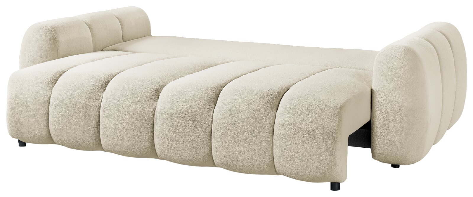 Cremefarbenes, gepolstertes Sofa mit Bouclé-Bezug und geripptem Design, in schräger Vorderansicht (3/4-Perspektive) freigestellt auf weißem Hintergrund