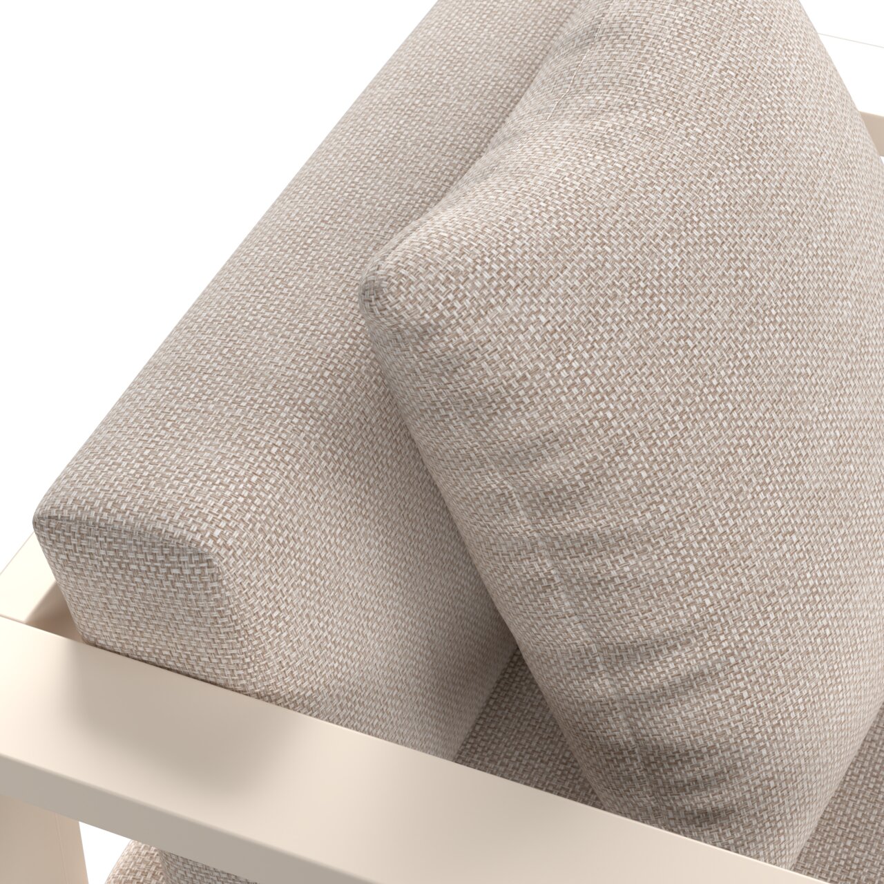 Close-up van een loungestoel met een beige stoffen bekleding en een crèmekleurig frame, gezien van bovenaf.
