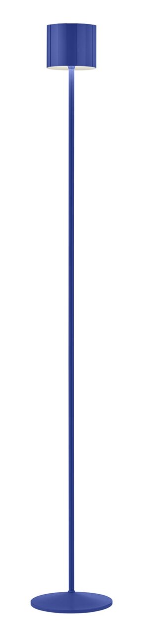 Blaue Akku-Stehleuchte in Frontalansicht mit rundem Lampenschirm und schlankem Standfuß.