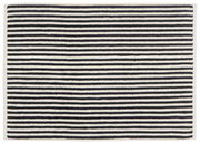 Badematte mit schwarz-weißen Streifenmuster, Draufsicht