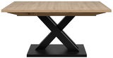 Moderner Esstisch mit Holzplatte und schwarzem X-förmigem Metallgestell, Frontalansicht.