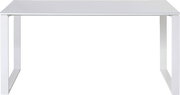 Moderner weißer Schreibtisch mit klaren Linien, frontal betrachtet.