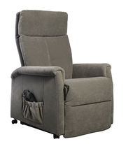 Grauer Fernsehsessel mit hoher Rückenlehne und seitlicher Fernbedienungstasche, seitliche Perspektive