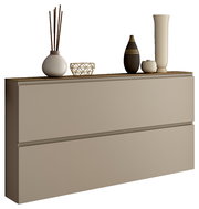 Moderner XL-Hängeschuhschrank mit zwei Schubladen, dekoriert mit Vasen und Accessoires, seitliche Perspektive.