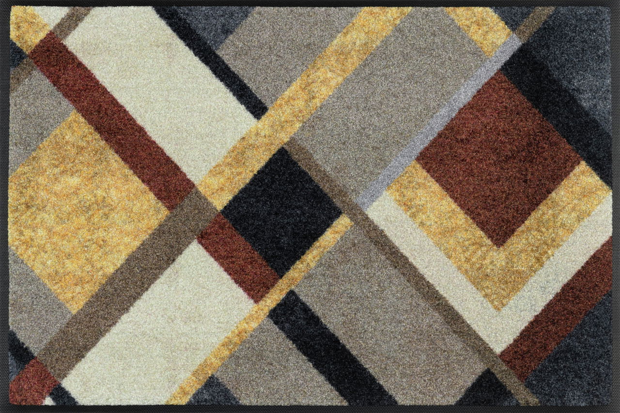 Fußmatte im Art Deco Stil mit geometrischem Muster in Gelb-, Rot- und Grautönen, von oben betrachtet.