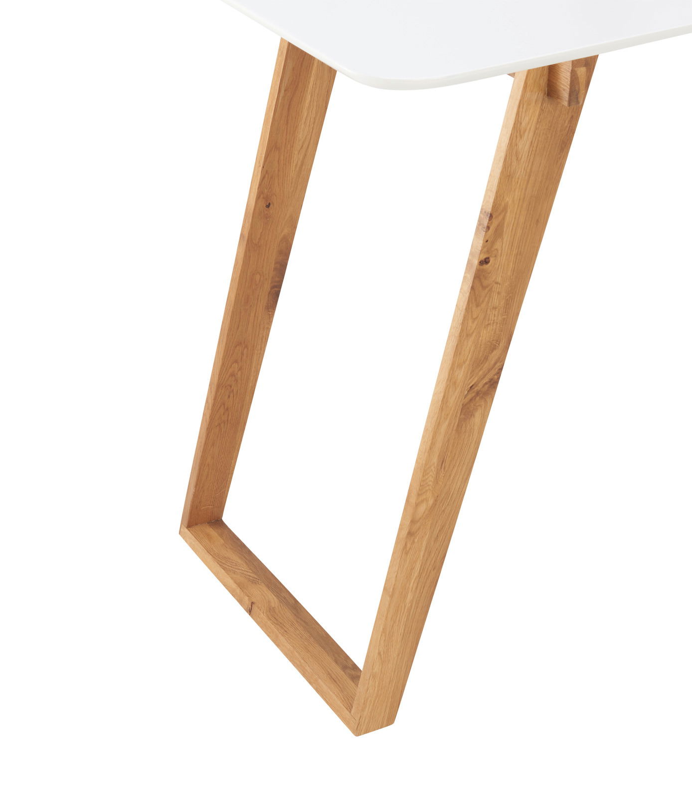 Nahaufnahme eines Schreibtischbeins aus Holz mit weißer Tischplatte, seitliche Perspektive