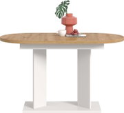 Runder Esstisch mit heller Holzplatte und weißem Säulenfuß, frontal aus leicht erhöhter Perspektive; dekoriert mit rosafarbener Vase, grünem Blatt, Kaffeetasse und Macarons