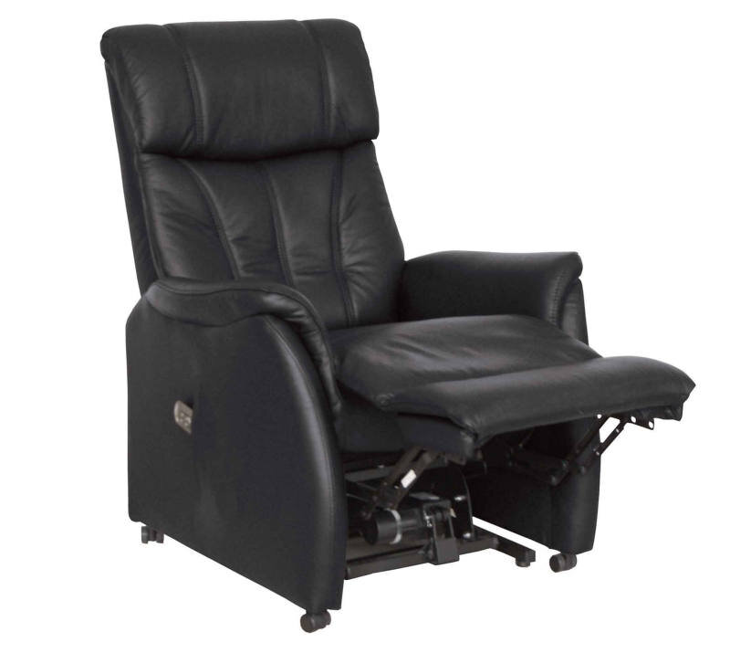 Schwarzer Fernsehsessel in halbliegender Position, seitliche Perspektive