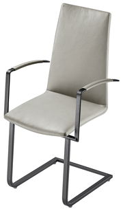 Moderner Sessel mit grauem Lederbezug und schwarzem Metallgestell, seitliche Perspektive