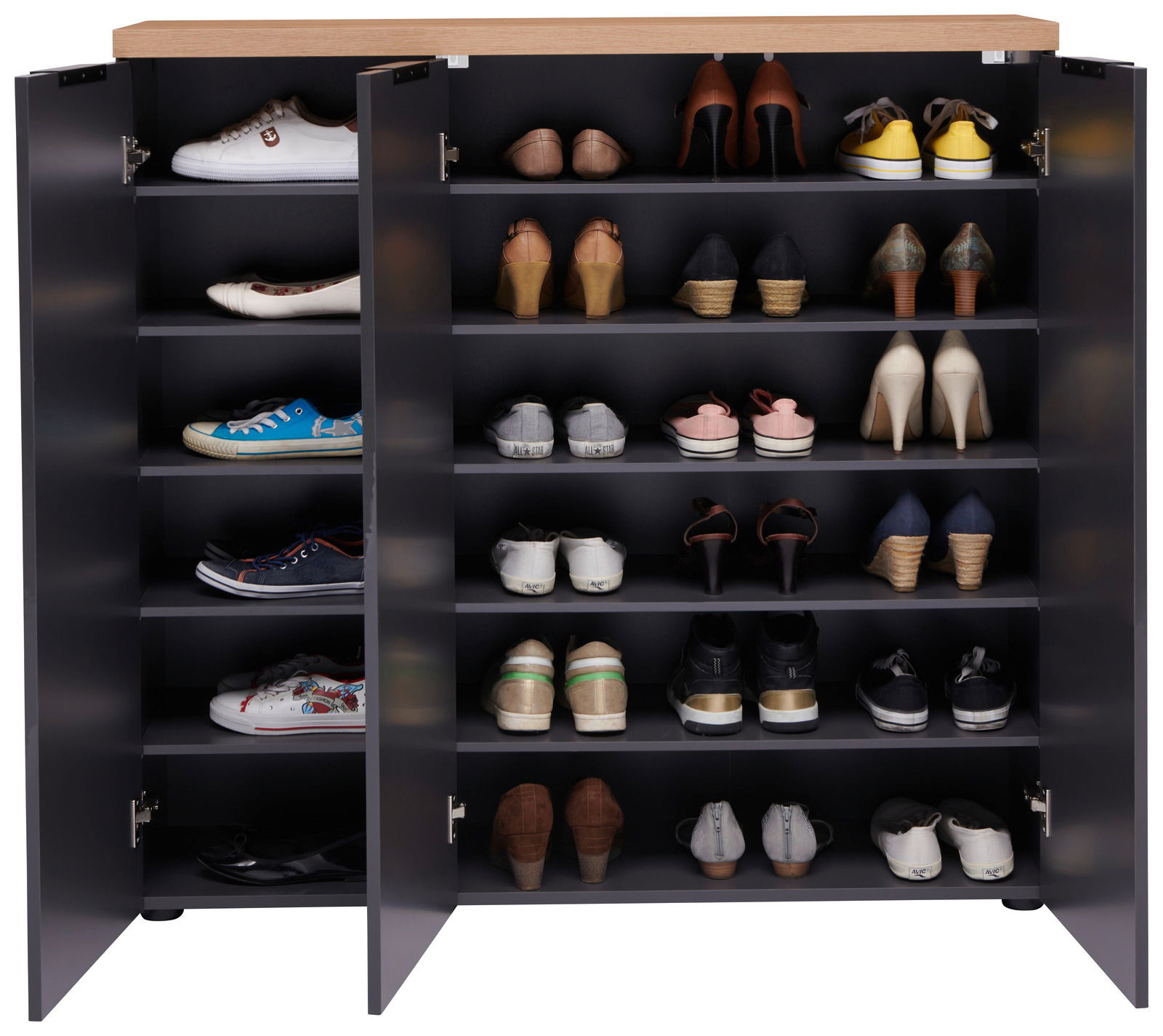 Vorderansicht eines XL-Schuhschranks mit offenen Türen, gefüllt mit verschiedenen Schuhen auf mehreren Regalen.