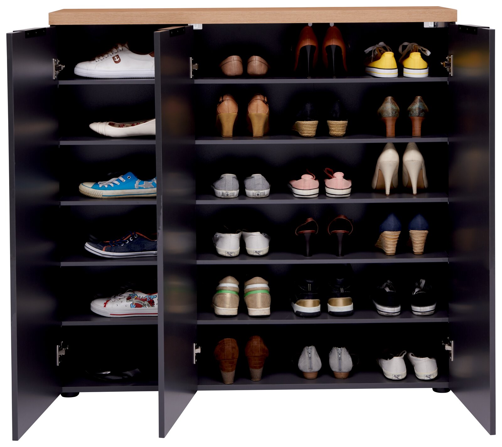 Vorderansicht eines XL-Schuhschranks mit offenen Türen, gefüllt mit verschiedenen Schuhen auf mehreren Regalen.