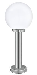 Moderne Außen-Stehleuchte NISIA mit kugelförmigem, weißem Lampenschirm und Edelstahlfuß, frontal abgebildet.