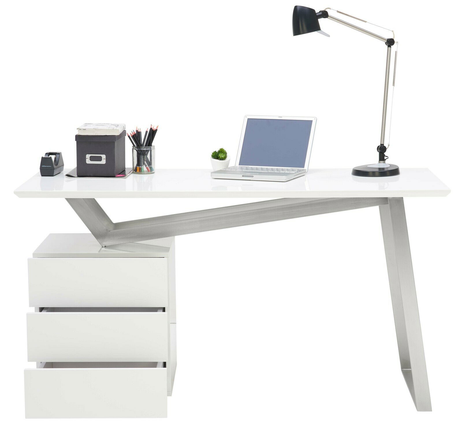 Moderner Schreibtisch mit weißer Oberfläche, schrägem Metallgestell und drei Schubladen, seitliche Perspektive