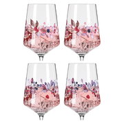 Vier elegante Weingläser mit floralen Mustern und rosa Getränk, frontal betrachtet.