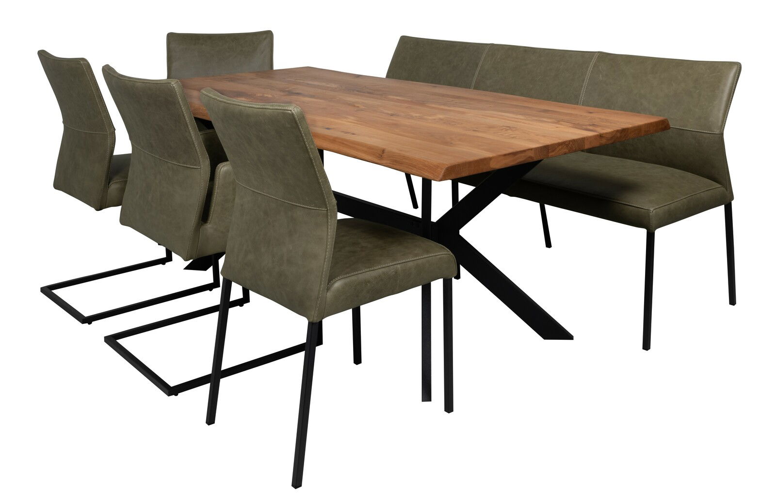 Essgruppe mit Holztisch und grünen Freischwingerstühlen sowie einer passenden Bank, seitliche Perspektive