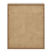 Rückansicht einer Kommode mit einfacher Holzrückwand und Befestigungselementen