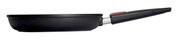 Seitenansicht einer Gusspfanne 28cm Nowo Titanium mit abnehmbarem Griff.