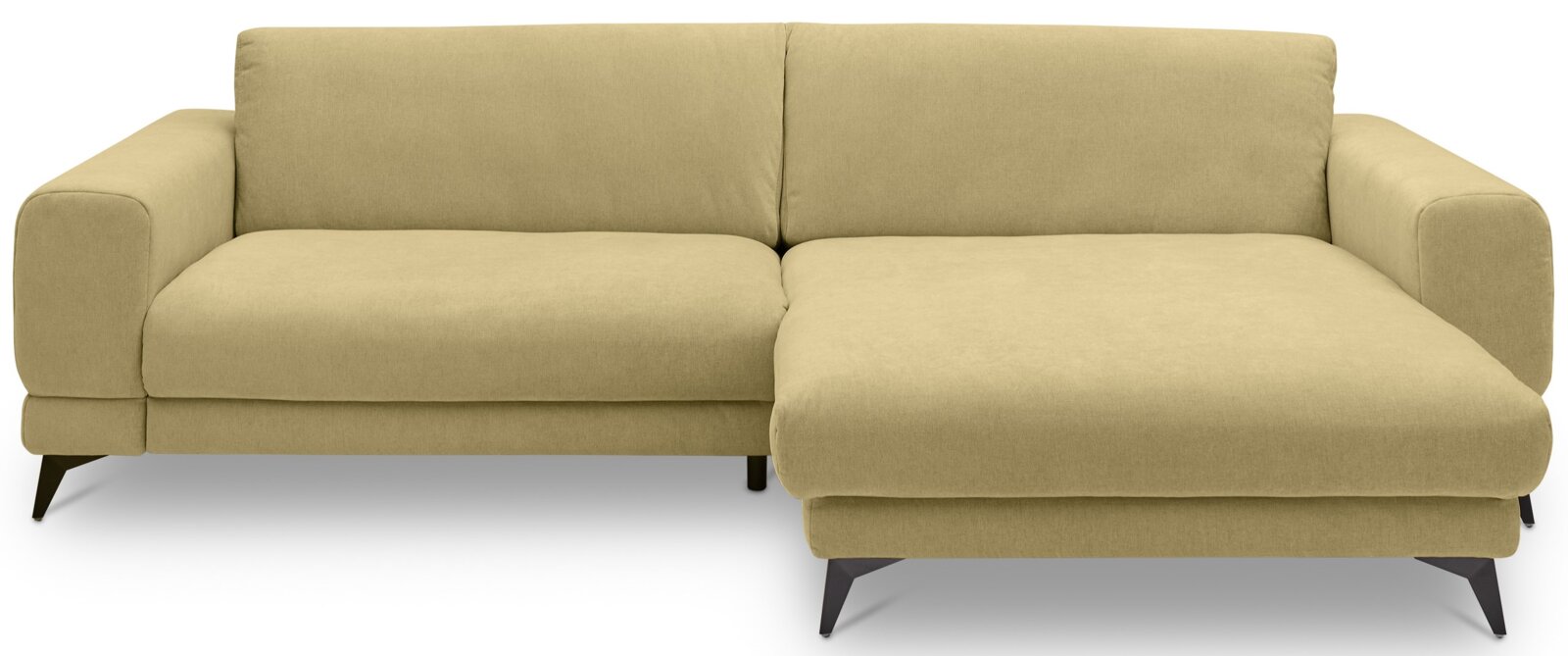 Beiges Ecksofa mit Recamiere rechts, gepolsterten Armlehnen und schwarzen Metallfüßen, freigestellt auf weißem Hintergrund, Frontansicht leicht schräg von vorne.