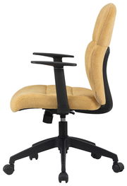 Seitenansicht eines drehbaren Bürostuhls mit gelber Polsterung und schwarzen Armlehnen.