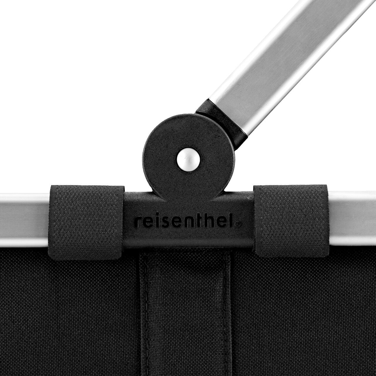 Nahaufnahme des schwarzen Carrybag von reisenthel mit Fokus auf den Griff und das Material.