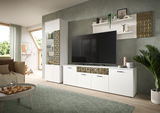 Moderne Wohnzimmer-Vitrine in Weiß mit goldenen Akzenten, seitliche Perspektive.
