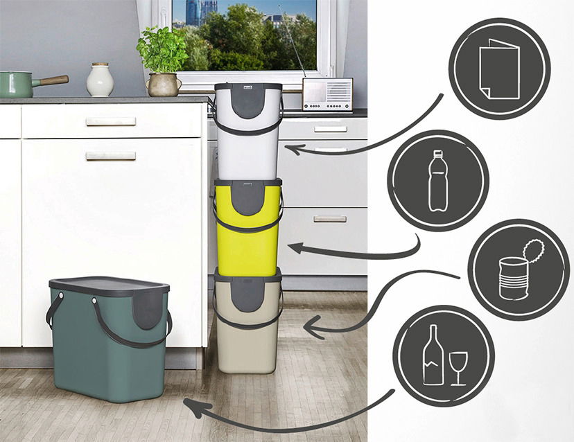 Stapelbares Recycling-Müllsystem in verschiedenen Farben, in einer Küche platziert, mit Symbolen für Papier, Plastikflaschen, Dosen und Glas. Seitliche Perspektive.