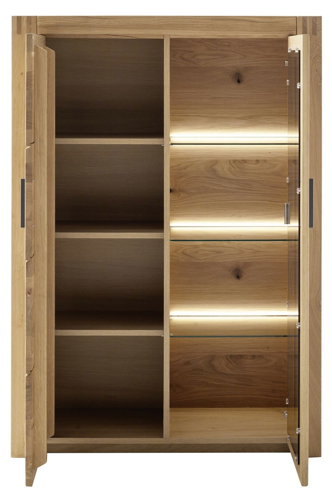 Hochwertiges Highboard aus Holz mit offenen Türen, linke Seite mit Regalböden, rechte Seite mit Glastüren und integrierter Beleuchtung, Frontalansicht.
