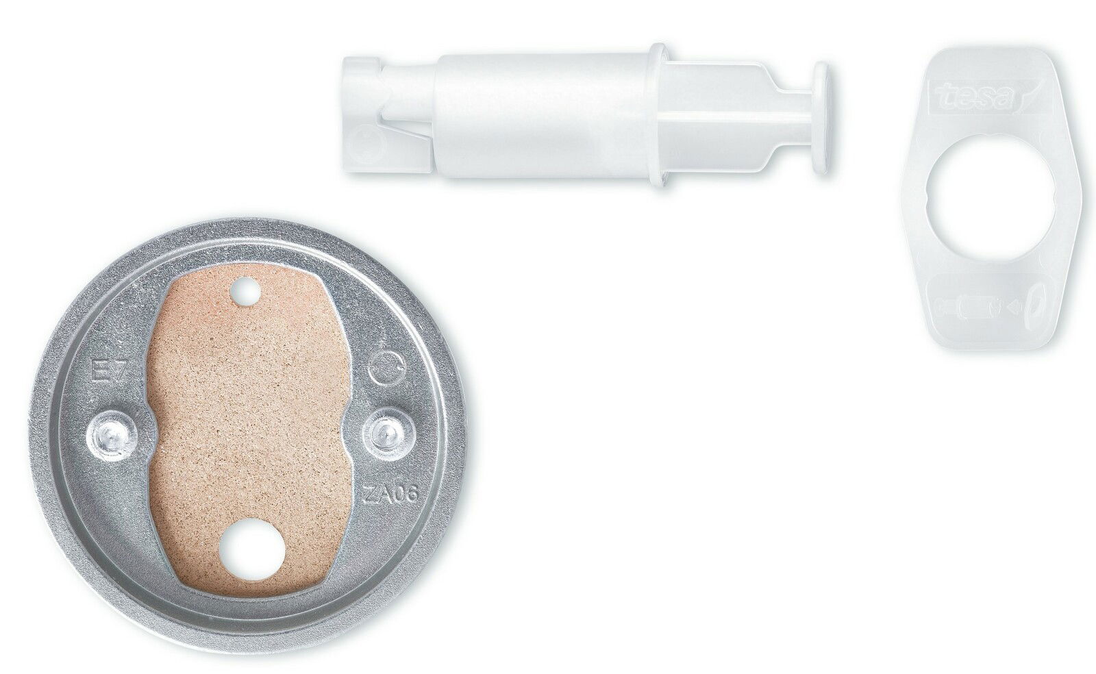 Draufsicht auf den tesa Befestigungsadapter BK20 mit runder Metallplatte, weißem Kunststoffadapter und transparentem Kunststoffring.