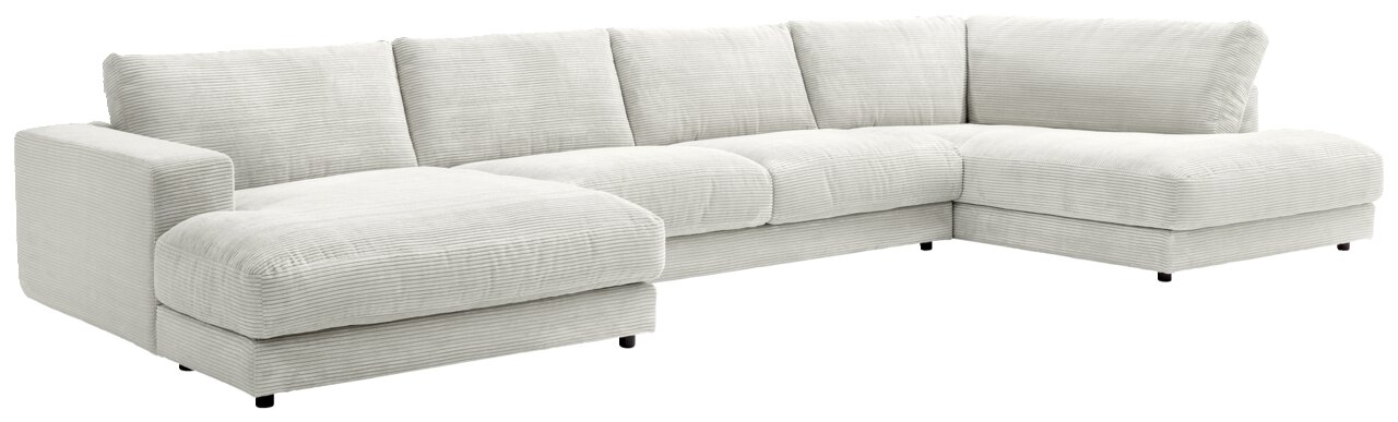 Großes, modernes U-förmiges Sofa in hellem Stoff, perspektivisch von vorne links fotografiert.