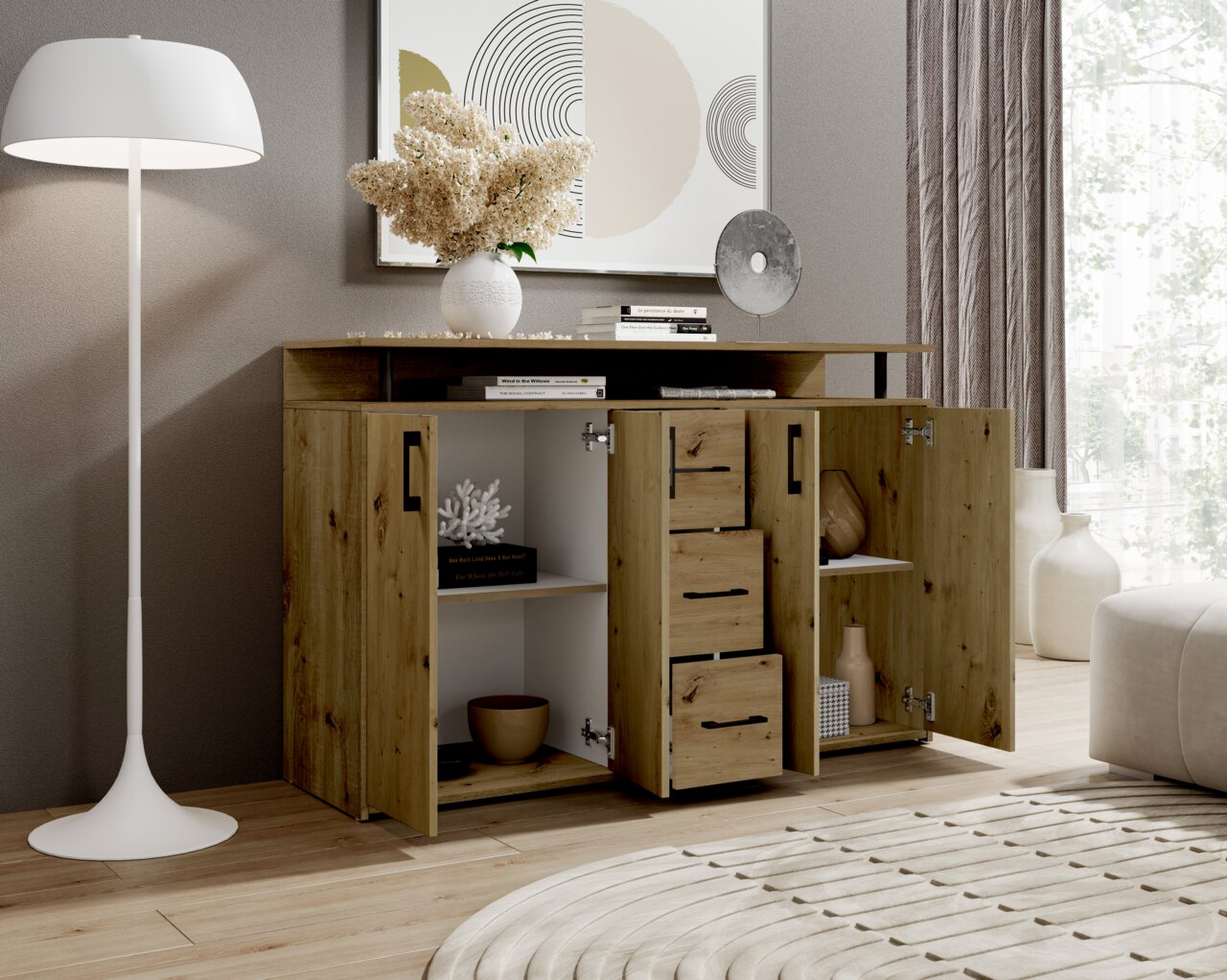 Houten dressoir met open deuren en lades, versierd met bloemen en boeken, gezien vanuit de woonkamer.