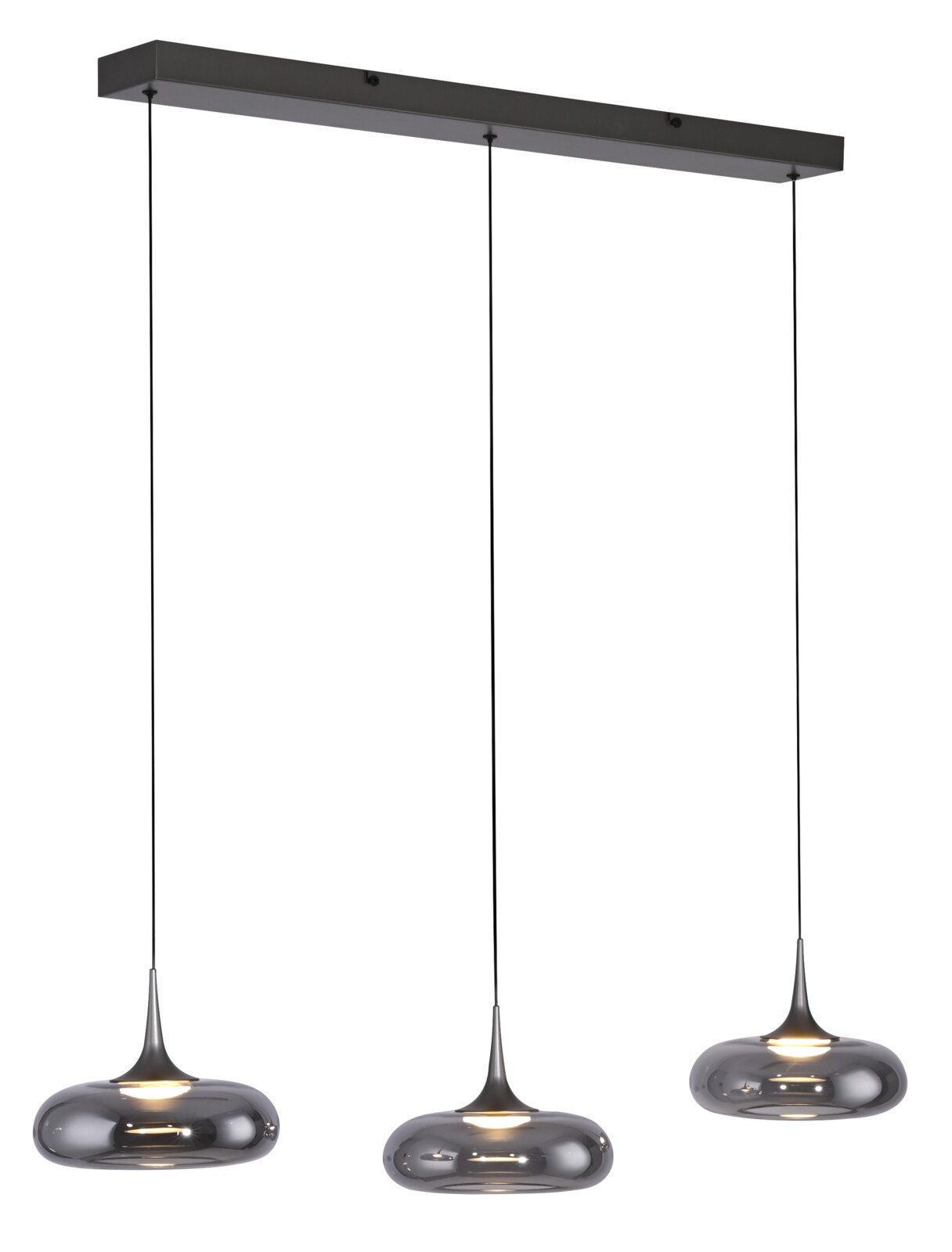 Moderne 3-flammige Pendelleuchte mit drei rauchgrauen, glänzenden Glas-Schirmen an schwarzer Deckenleiste, Frontansicht leicht von unten vor weißem Hintergrund