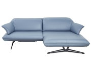 Blauwe lederen longchair-set, gezien vanaf de voorkant, met moderne zwarte metalen poten.