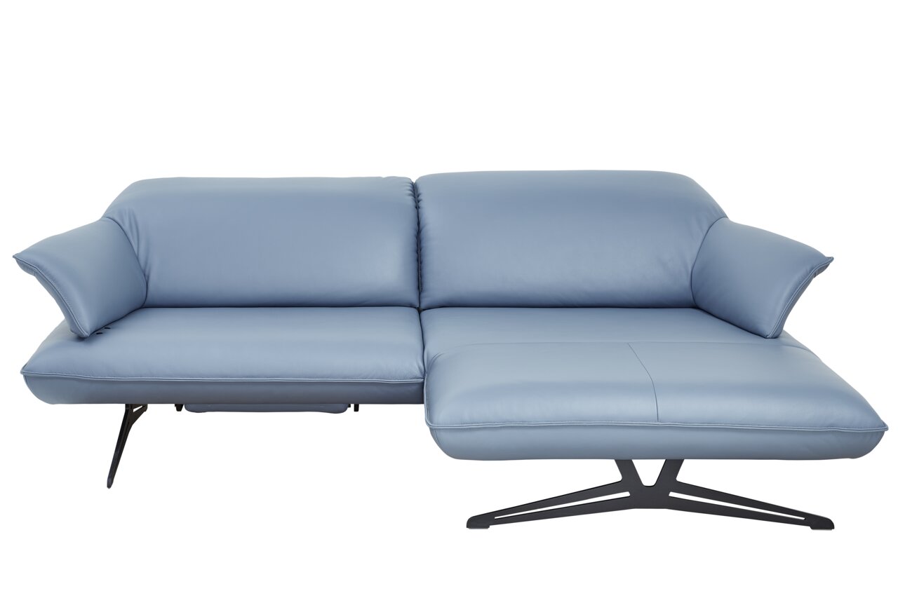Blauwe lederen longchair-set, gezien vanaf de voorkant, met moderne zwarte metalen poten.