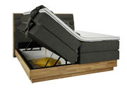 Boxspringbett mit hochgeklappter Matratze und Stauraum, seitliche Perspektive