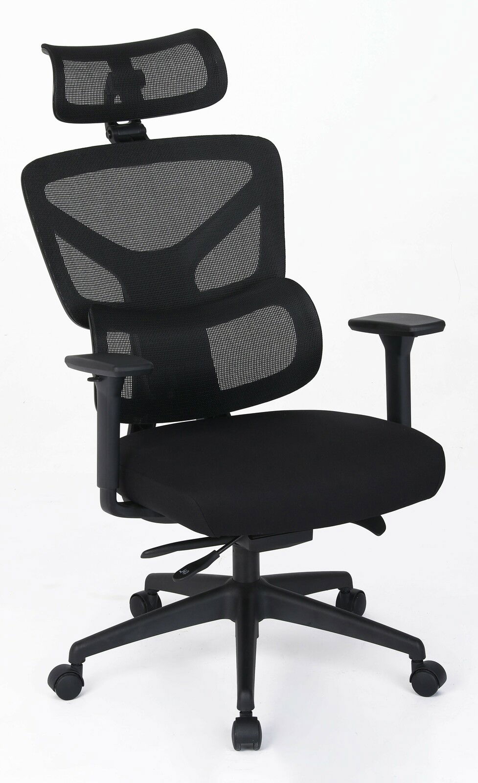 Ergonomischer schwarzer Drehstuhl mit Netzrückenlehne und Kopfstütze, seitliche Perspektive