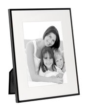 Zwart aluminium frame NIGRA met een familiefoto, zijaanzicht