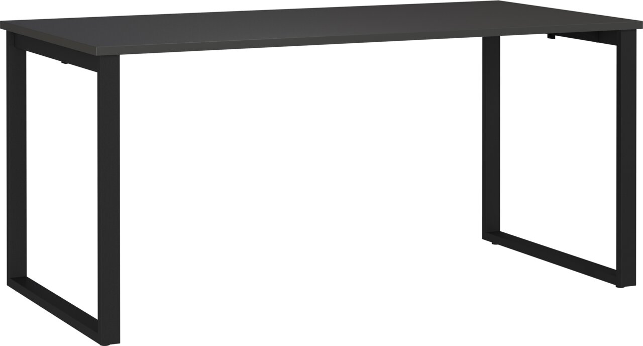 Zwarte, minimalistische tafel met een rechthoekig tafelblad en U-vormige metalen poten, vrijstaand tegen een witte achtergrond, in een schuin vooraanzicht van bovenaf.