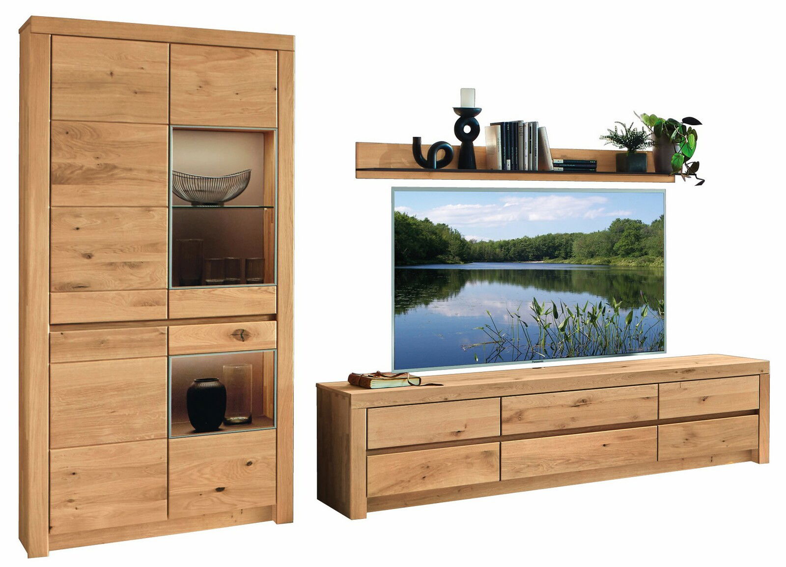 Wandkombination aus Holz mit Vitrine, Regal und TV-Schrank, frontal betrachtet.