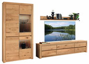 Wandkombination aus Holz mit Vitrine, Regal und TV-Schrank, frontal betrachtet.