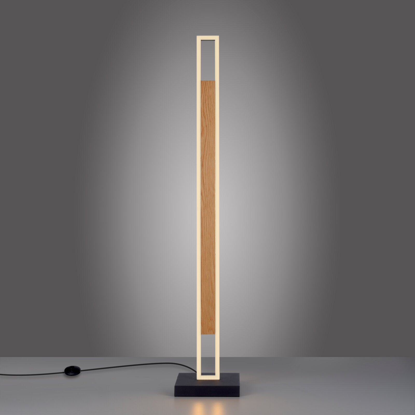 Paul Neuhaus LED-staande lamp SVEJA Moderne slanke tafellamp met warm verlicht rechthoekig frame, houten accent, zwarte voet en voetschakelaar, recht van voren gezien