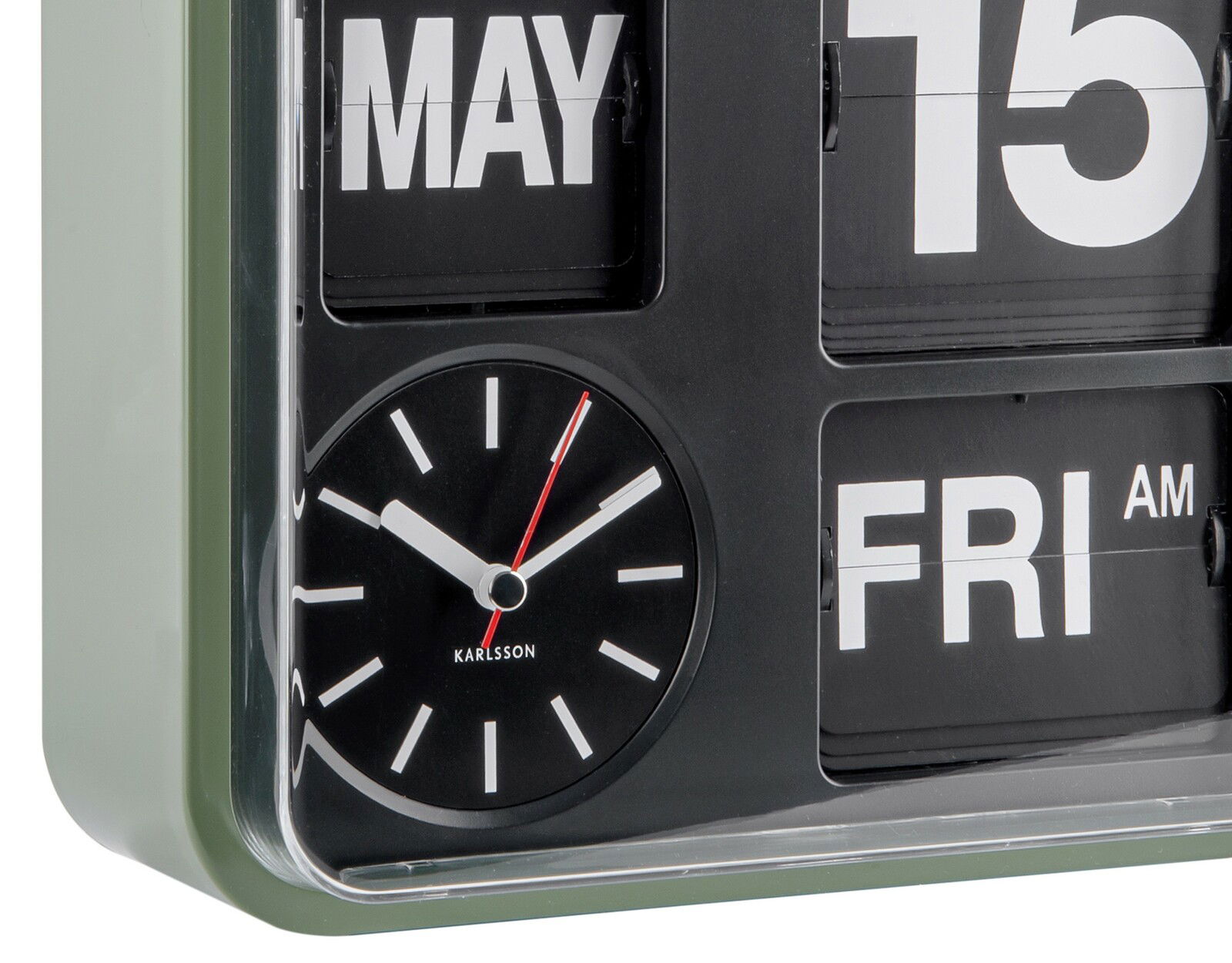 Nahaufnahme einer modernen Wanduhr mit analogem Zifferblatt und digitalem Kalender, zeigt Freitag, 15. Mai an.