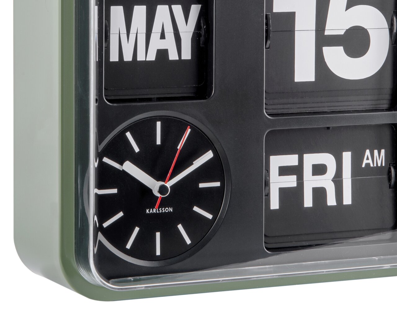 Nahaufnahme einer modernen Wanduhr mit analogem Zifferblatt und digitalem Kalender, zeigt Freitag, 15. Mai an.