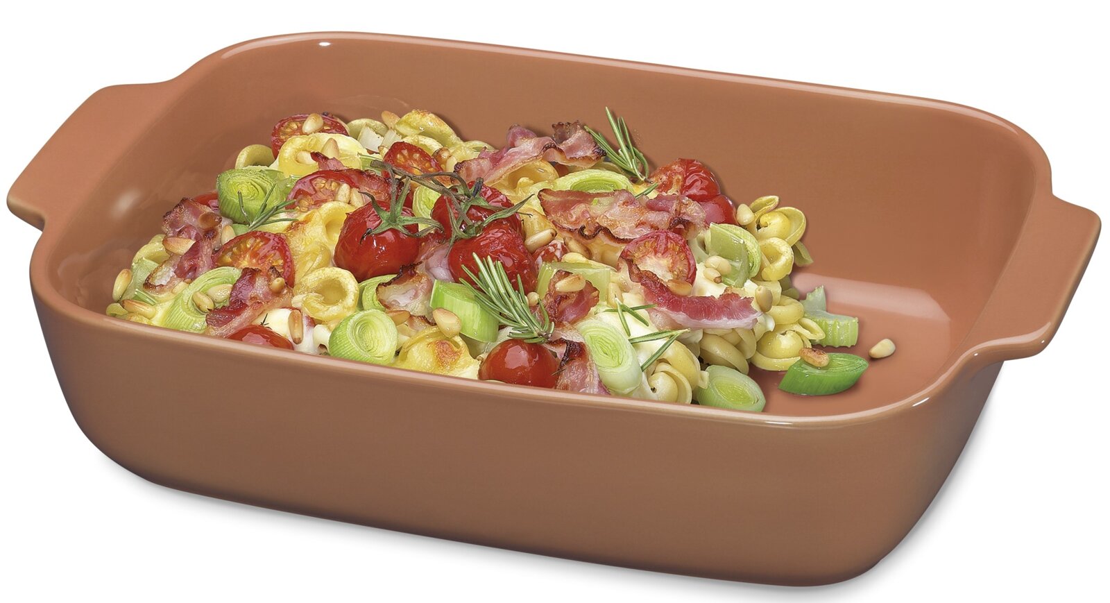 Rechthoekige keramische ovenschotel, gevuld met een kleurrijke pastaschotel, gefotografeerd vanuit vogelperspectief.
