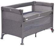 Graues Reisebett mit Netzseitenteilen, seitlicher Blick