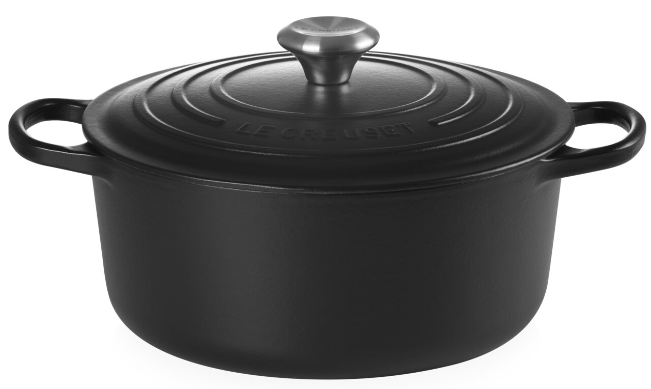 Schwarzer runder Bräter mit Deckel und Griffen, seitliche Perspektive